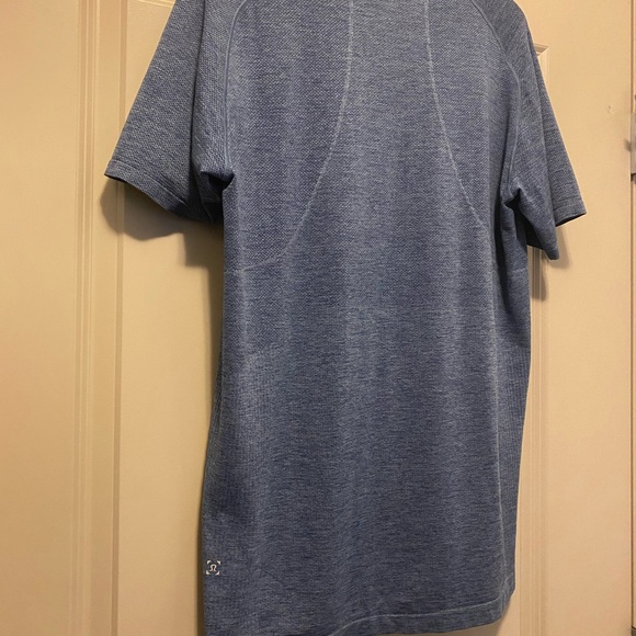 Mens Lululemon T-shirt - Picture 3 of 8